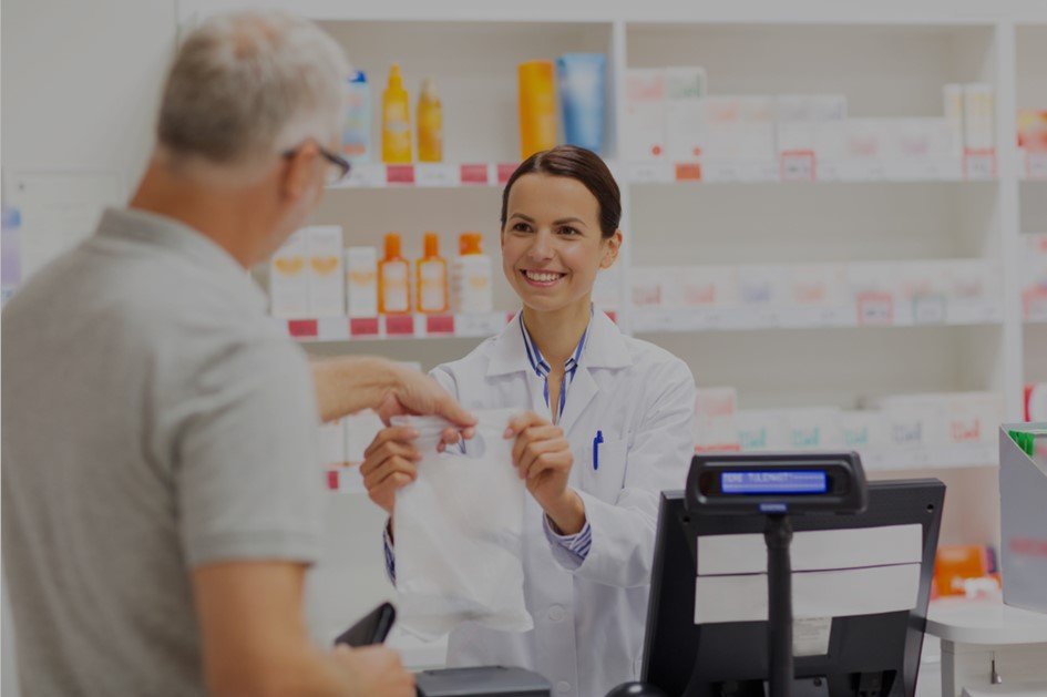 Saber como fidelizar clientes é essencial para o sucesso da farmácia. Atendimento, preços e bom mix são ótimas ferramentas para a aproximação do consumidor.